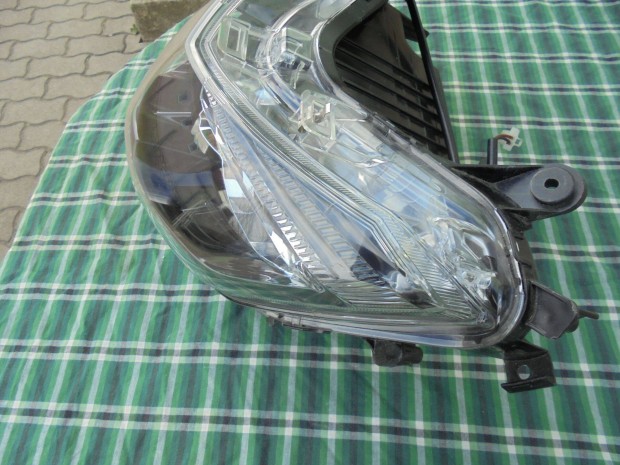 Újszerű Gyári Nmax led fényszóró eladó