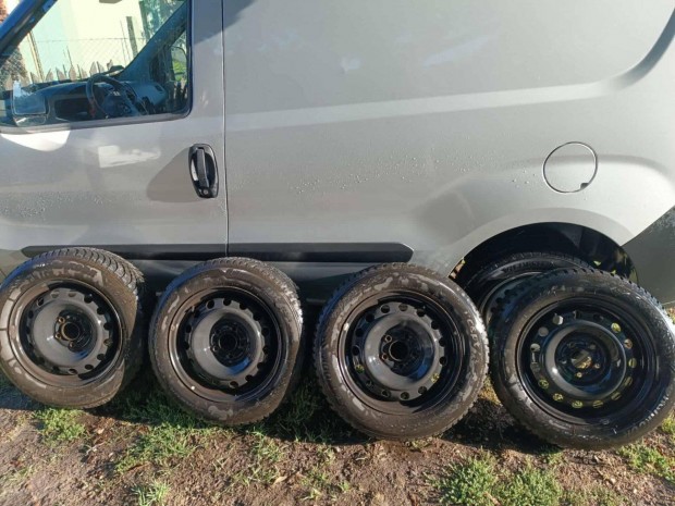 jszer Hankook Tligumi Szett 205/60 R16 2000 km-t futott!