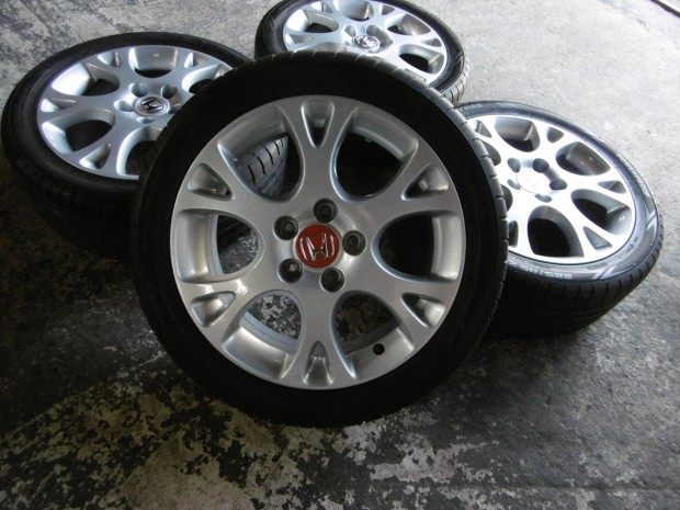 �jszer� Honda 5x114,3 Kerekek 225/45 R17 Ny�ri Gumikkal