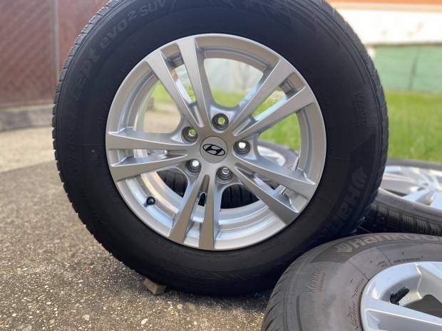 Újszerű Hyundai ix35/Tucson gyári 16"-os alufelni szett 215/70R16 téli