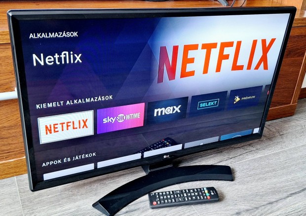 Újszerű Lg 71cm Real Cinema IPS LED tv / monitor gyári tartozékokkal