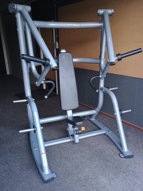 Újszerű Matrix Magnum Vertical Bench Press, mellnyomó