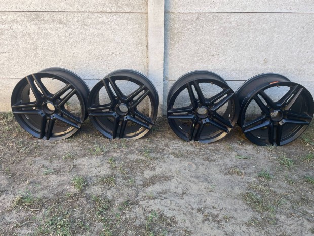 Újszerű Mercedes fekete felni szett R17