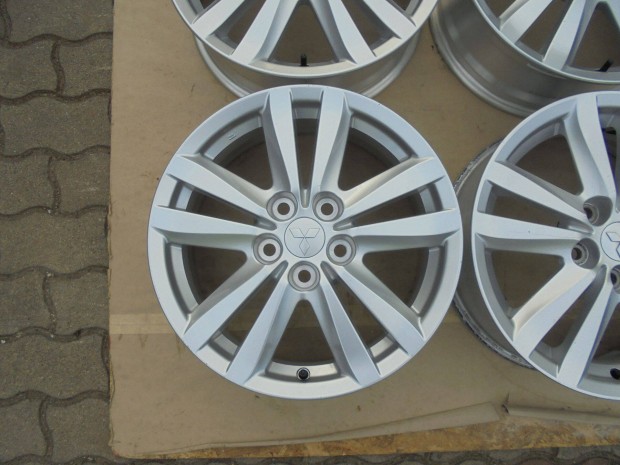 jszer Mitsubishi 5 x 114.3-as gyri alufelni elad