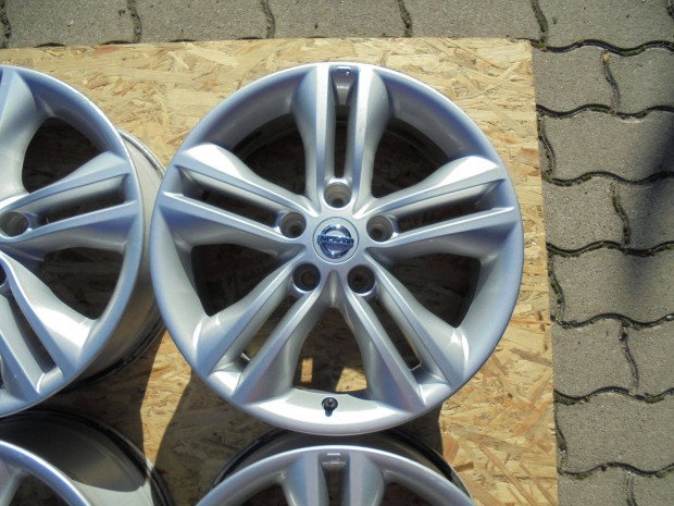 jszer Nissan 5 x 114.3-as gyri alufelni elad