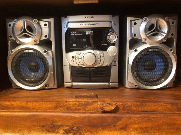 �jszer� Panasonic Hifitorony, r�di� 2 kazett�s magn� CD lej�tsz�val