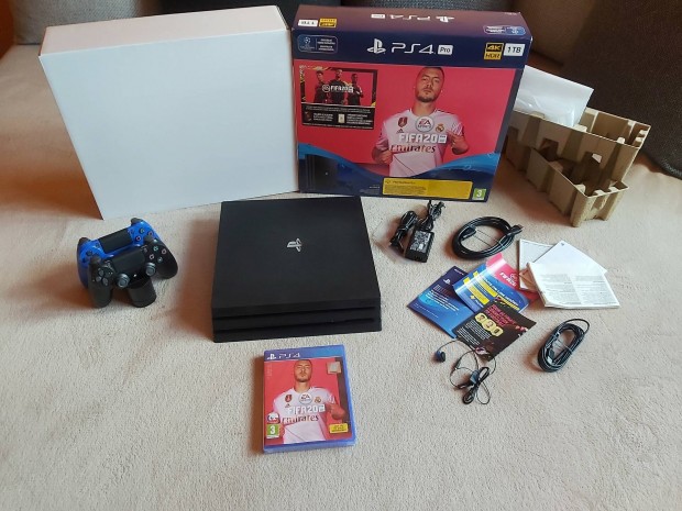 Újszerű Playstation 4 PS4 Pro 1TB 7216B 2db Kontrollerrel Dobozában