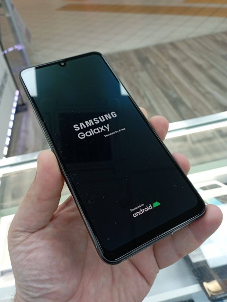 Újszerű Samsung A33 karcmentes állapot, dual sim 6/128GB dobozában