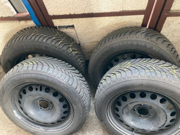 Újszerű Semperit téli gumi, 17"-os gyári Opel lemezfelnivel eladó