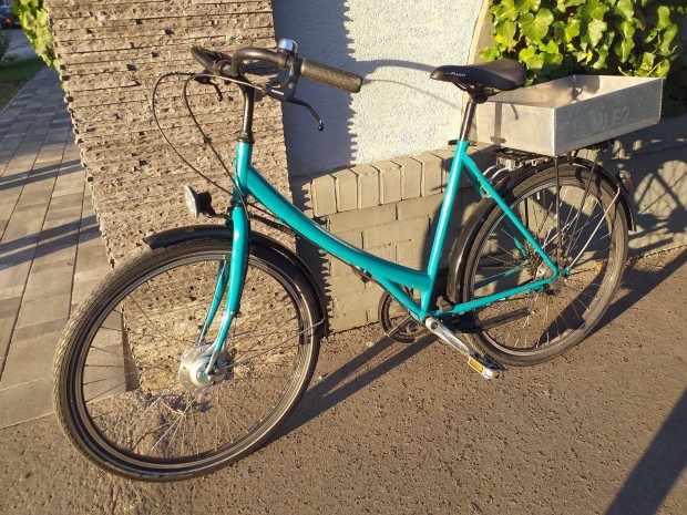 Újszerű Svájci, agydinamós, Shimano dobfékes teher hordó, kerékpár