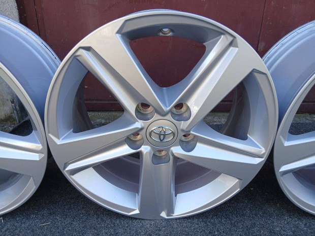 Újszerű Toyota Corolla Auris Verso Avensis 16" alufelni felni 5x114.3