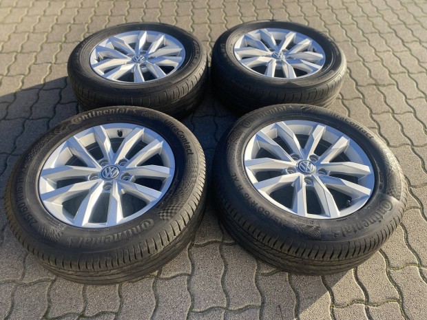 �jszer� VW Passat B8 gy�ri 16"-os alufelni szett ny�ri gumik