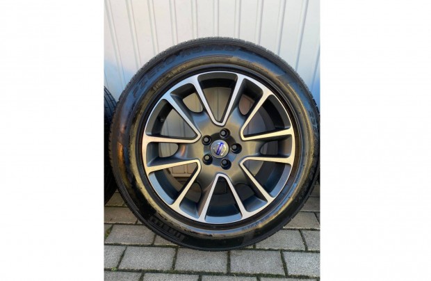 �jszer� Volvo XC60 gy�ri R18 alufelni ny�ri Pirelli gumikkal