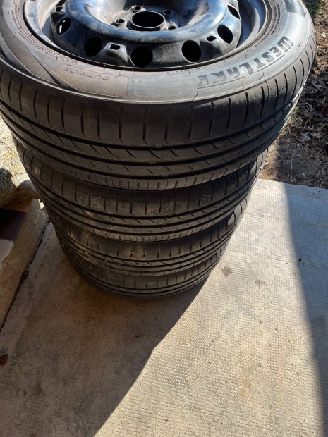 �jszer� Westlake 185/60 R15 ny�ri gumi 5x100 lemezfelni VW Skoda Seat