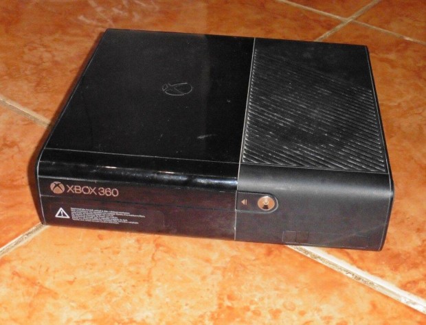 jszer Xbox 360 E szris LIVE kpes Gp, Tp, Joy s HDD nlkl