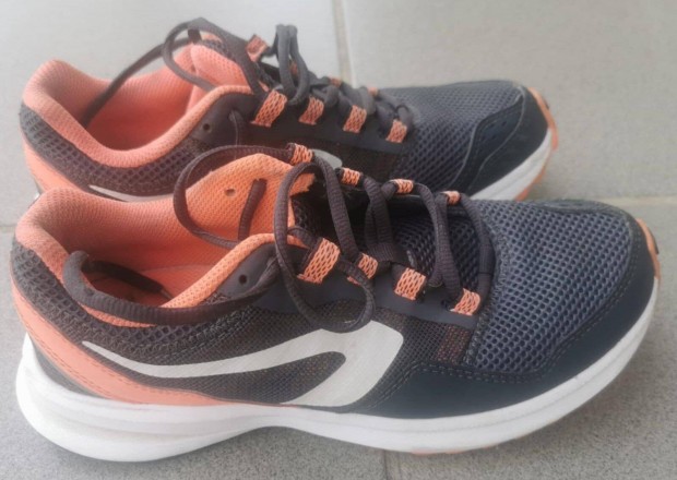 Újszerű, 37,5-es Kalenji Kiprun Run Active Grip futócipő