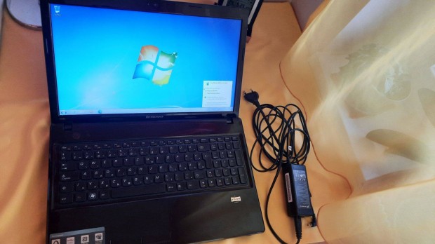 Újszerű, Lenovo G585 laptop, 4Gb RAM,DVD iróval, (Windows 7)