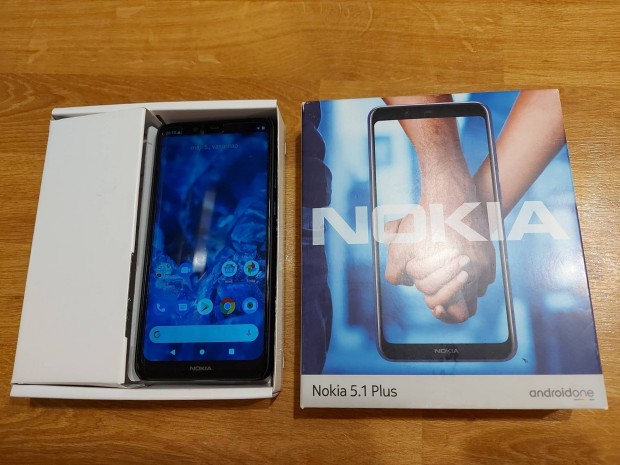 jszer  Nokia 5.1 Plus tokkal, flival, tartozekokkal 
