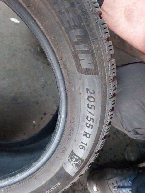 Újszerű, alig futott téligumi szett eladó (Michelin)