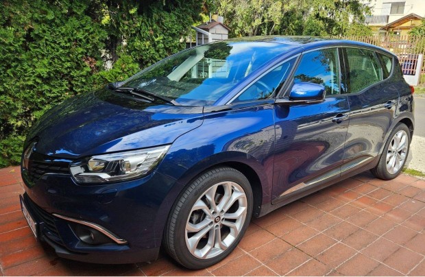 Újszerű, ellenőrizhető, gazdagon felszerelt Renault Scenic