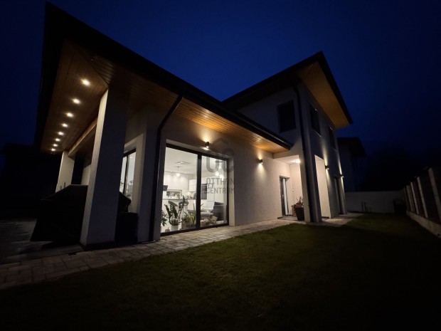 �jszer�, makul�tlan OTTHON G�d�n