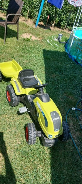 Újszerű állapotban Smoby pedálos traktor XL Smoby pótkocsival eladó!