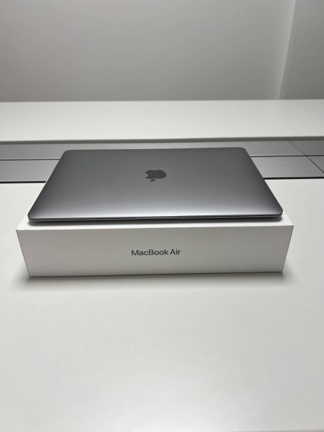 Újszerű állapotú Apple Macbook Air 13" (2020, Intel i3) - Doboz, töltő