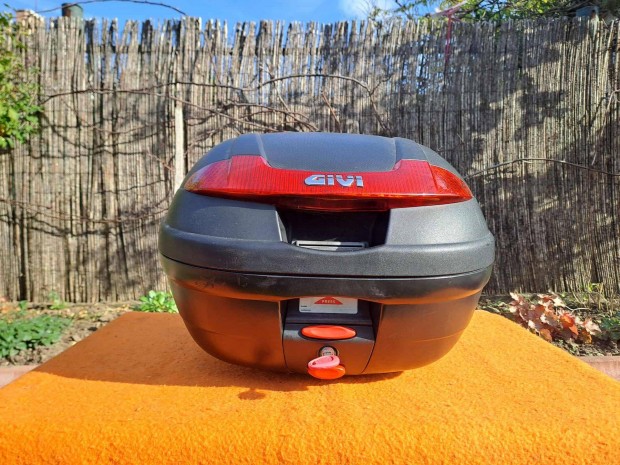 jszer llapot Givi motoros tradoboz doboz