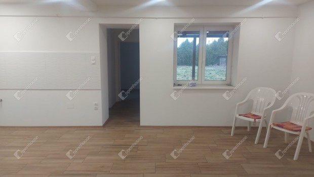 Újszerű állapotú családi kockaház eladó Békéscsabán!