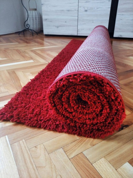 Újszerű azonnal letehető megy bordó 140x200 méretű Shaggy szőnyeg