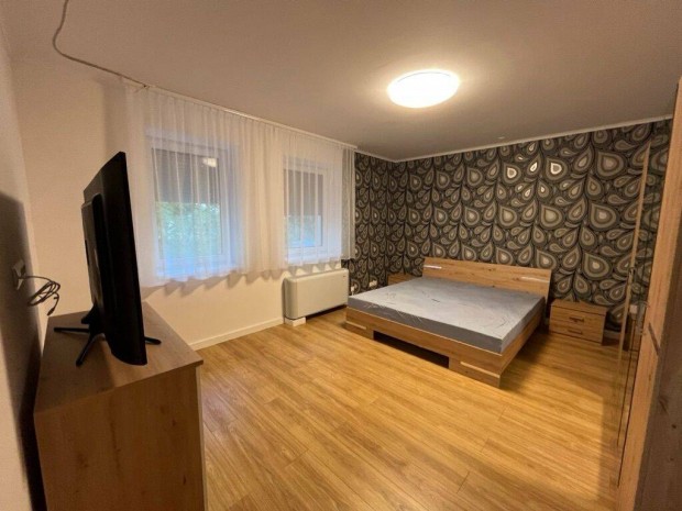 Újszerű berendezett lakás leköthető!