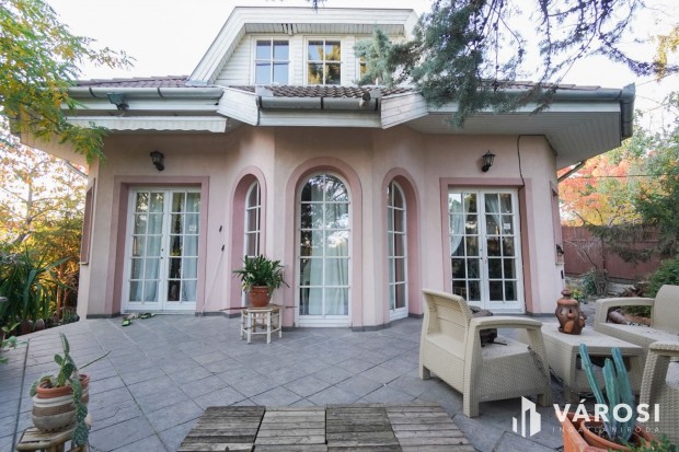 �jszer� csal�di h�z �rden!