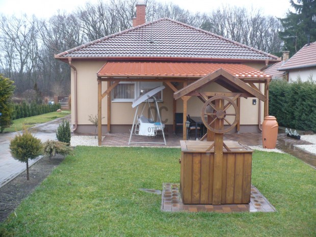 �jszer� csal�di h�z a J�lia-telepen elad�