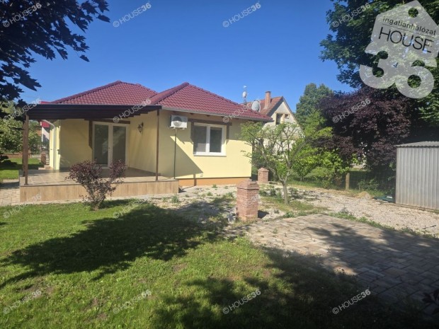 Újszerű családi ház kiadó Kecskeméten!