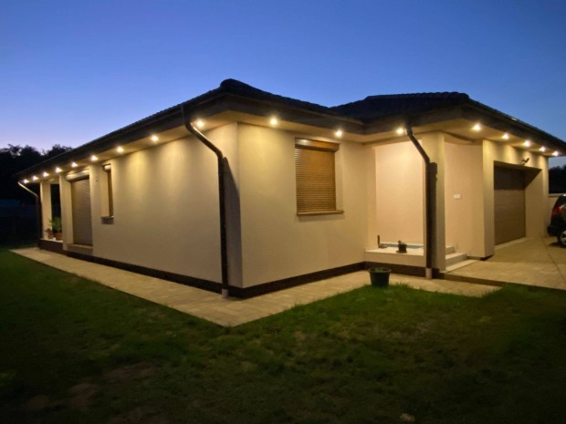 �jszer� csal�di h�z kiad� Ny�rpazony-Kabal�son 137 m, 3 h�l�, dupla