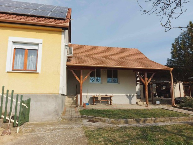 �jszer� csal�di h�zat k�n�lunk elad�sra B�lcsk�n!