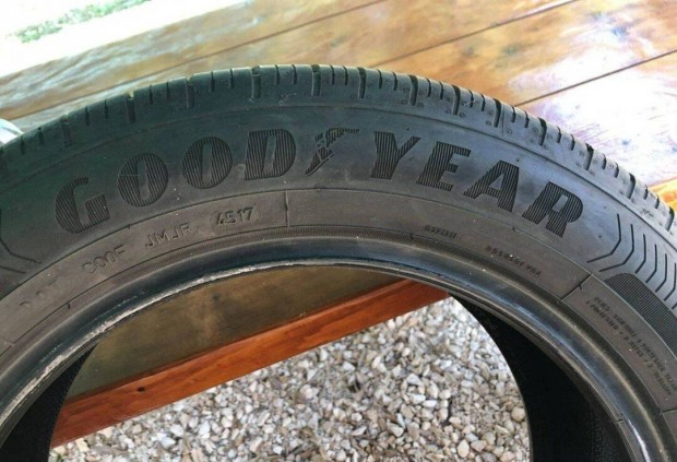 Újszerű futófelületű nyári autógumi 205/55/R16V Good Year