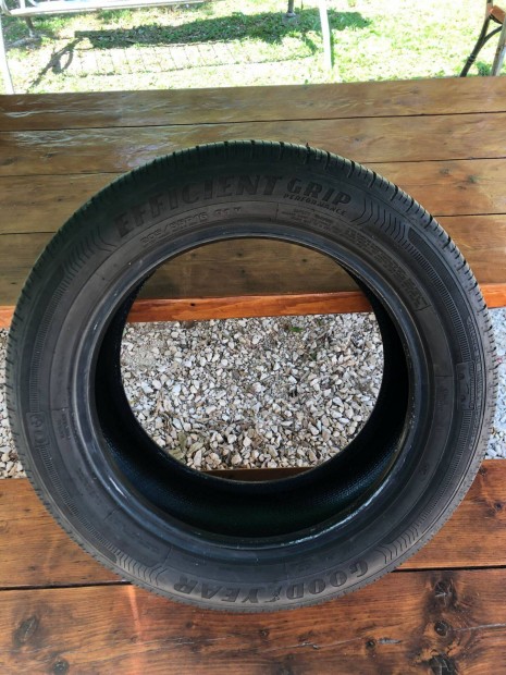 Újszerű futófelületű nyári autógumi 205/55/R16 V Good Year