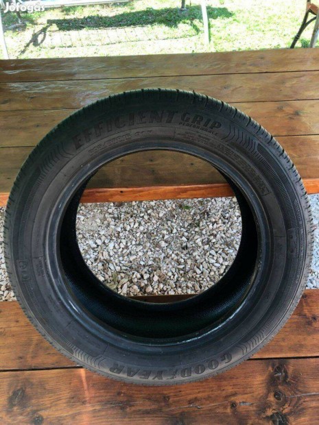 Újszerű futófelületű nyári autógumi 205/55/R16 V Good Year