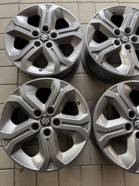 Újszerű gyári Suzuki Vitara Scross R17 alufelni Tpms