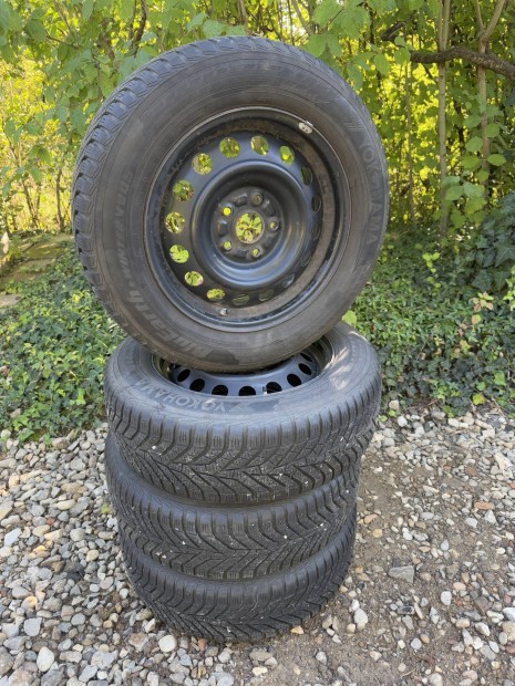 Újszerű gyári Suzuki Vitara Scross yokohama 215/60r16 téli gumi Tpms