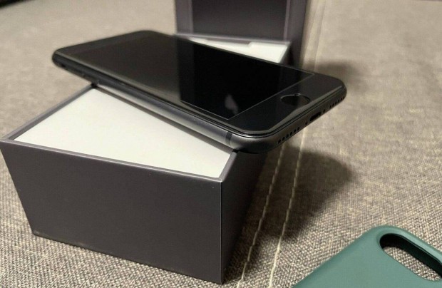 Újszerű gyűjteményből iphone 8 eladó !