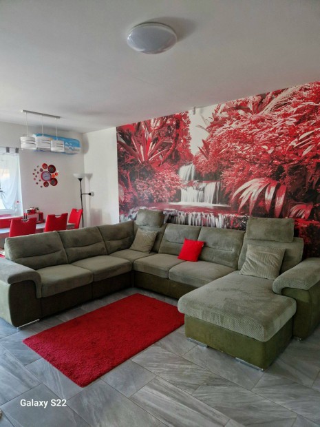 �jszer� ikerh�z �cs�n