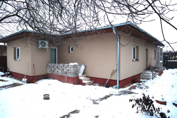 �jszer� �n�ll� csal�di h�z Szabadif�rd�n elad�