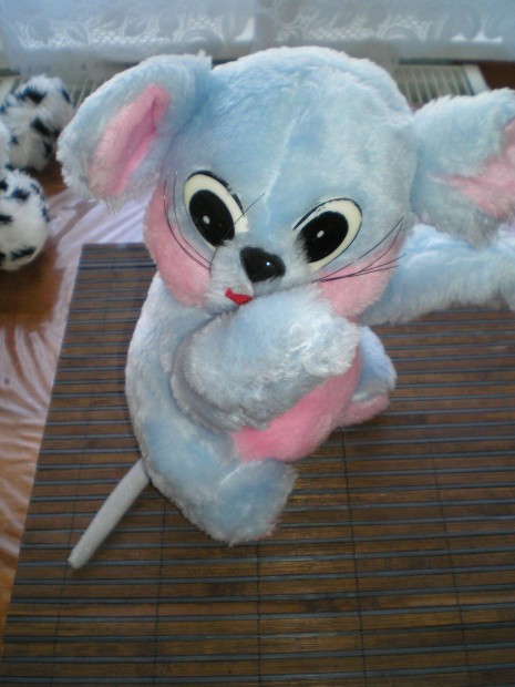 �jszer� pl�ss figura nagyobb m�retben eg�r b�j�s, �lel� form�val