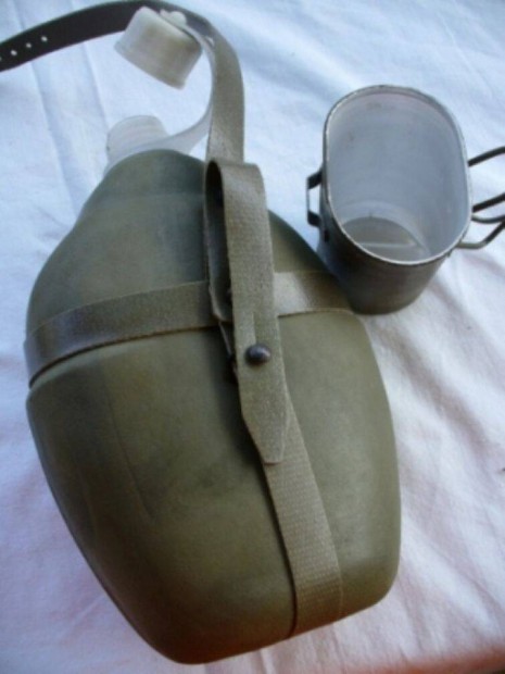 Újszerű retro keletnémet NDK katonai thermo kulacs pohárral