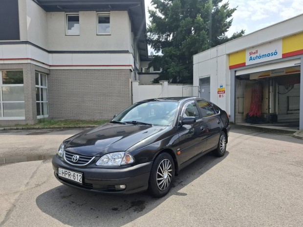 Újszerű toyota avensis 1.8 benzin