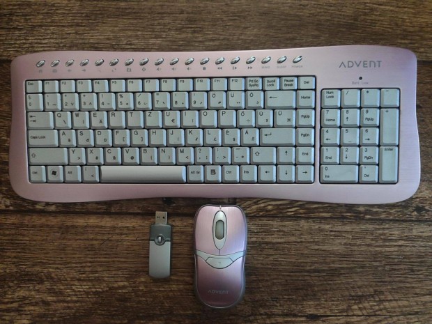 �jszer� vezet�k n�lk�li Al bor�t�s� magyar billenty�zet + eg�r szett