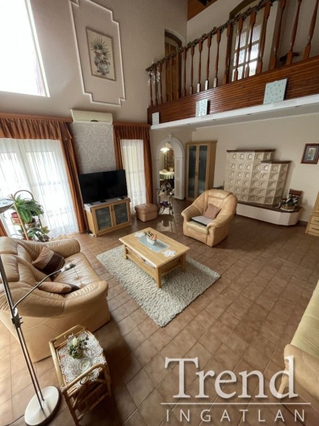 �jtelep csendes utc�j�ban kiv�l� �llapot� csal�di h�z elad�!