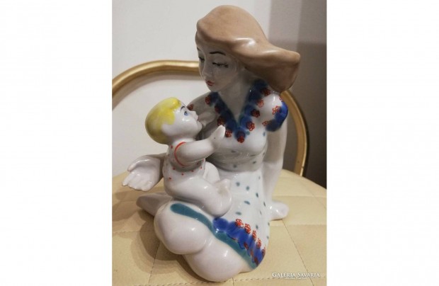 Ukrn polonne porceln anya gyermekvel